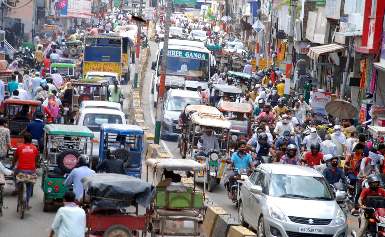 Crowd in the market after lockdown
