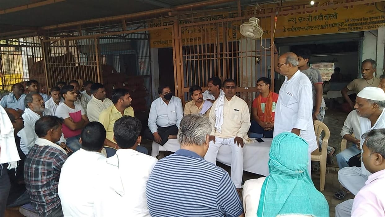 businessman discussing on cleaning issues