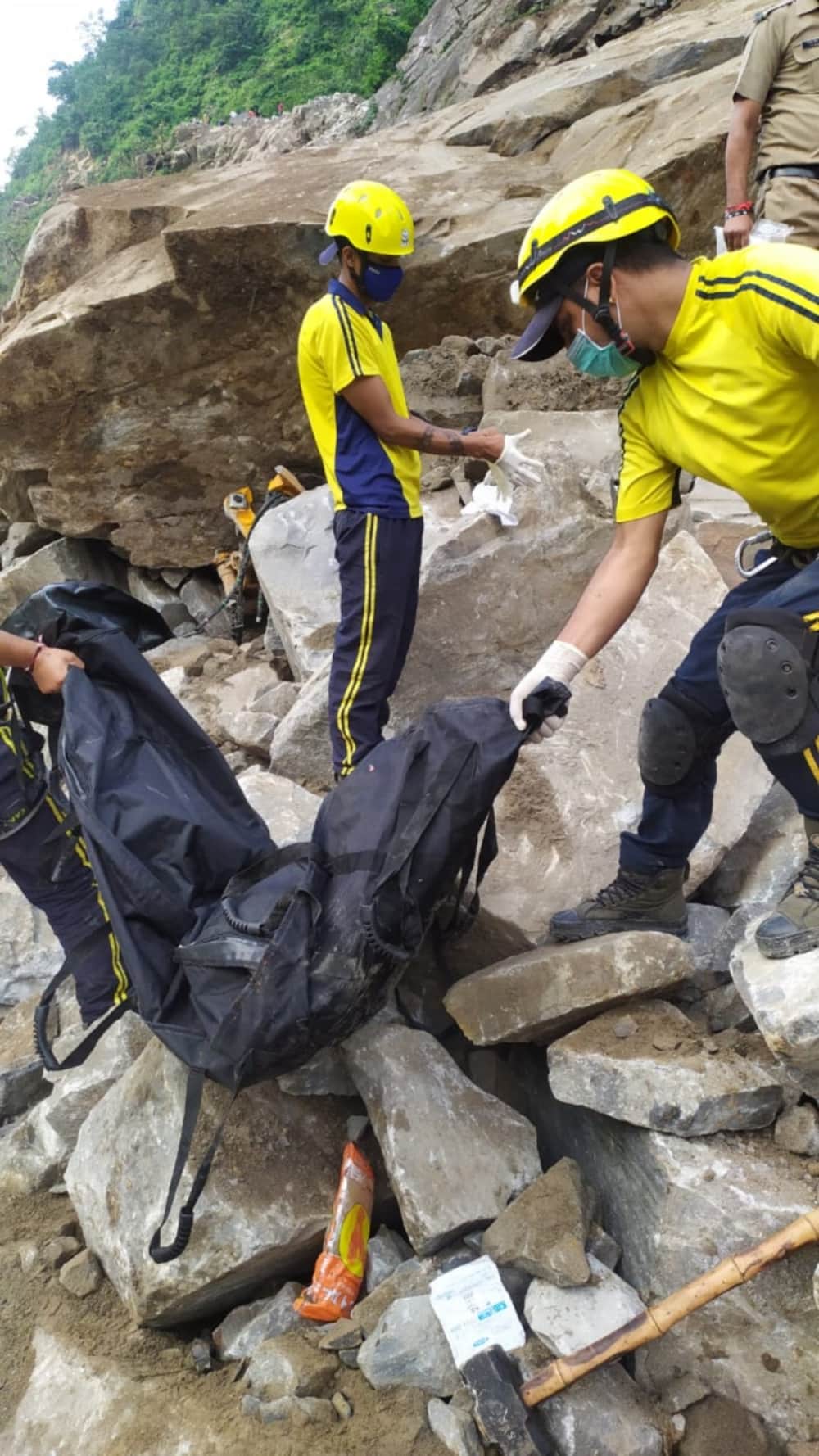 Uttarakhand weather today update news in hindi : three died due to heavy land slide in tehri