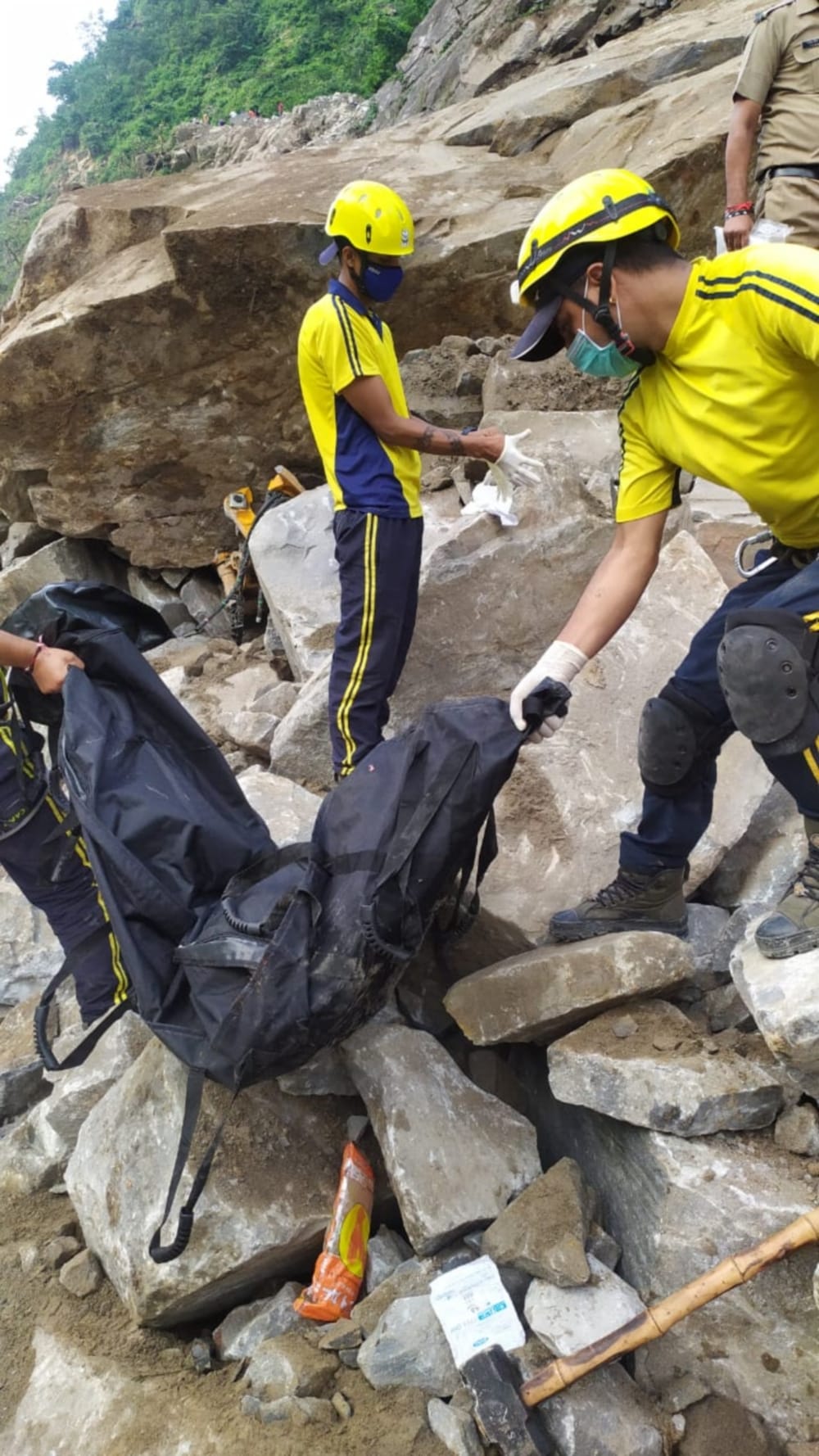 Uttarakhand weather today update news in hindi : three died due to heavy land slide in tehri