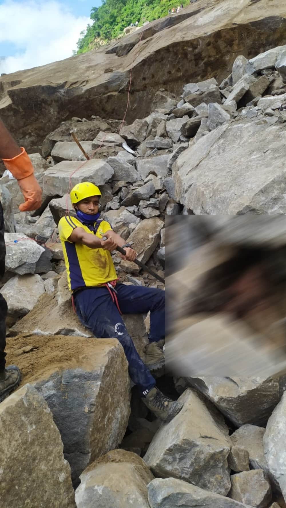 Uttarakhand weather today update news in hindi : three died due to heavy land slide in tehri