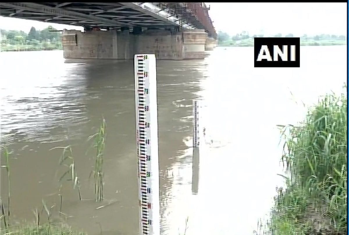 Delhi Pollution Control Committee bans idol immersion in Yamuna and reservoirs
