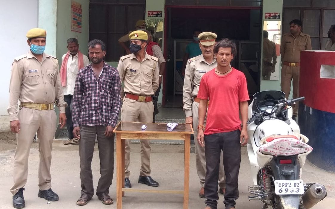 police ne 2 vahan chor pakde
