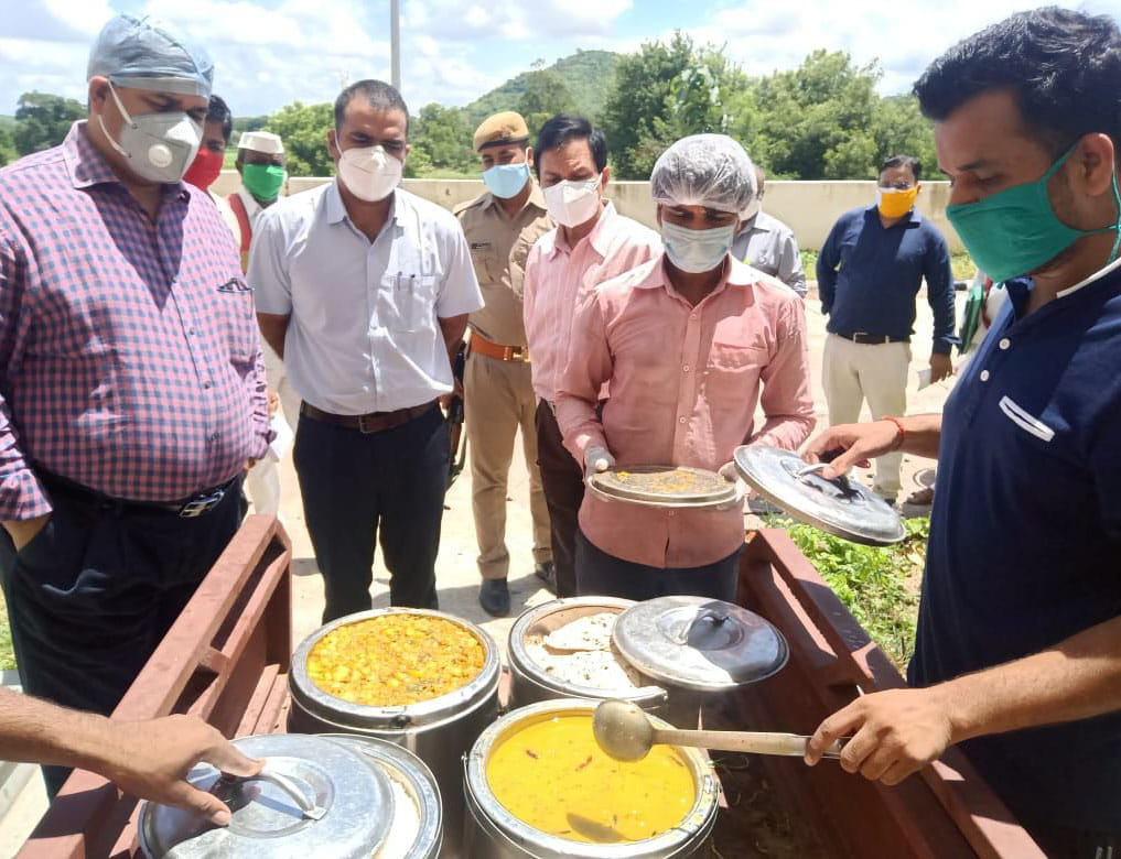 DM checks food of patients in Chitrakoot