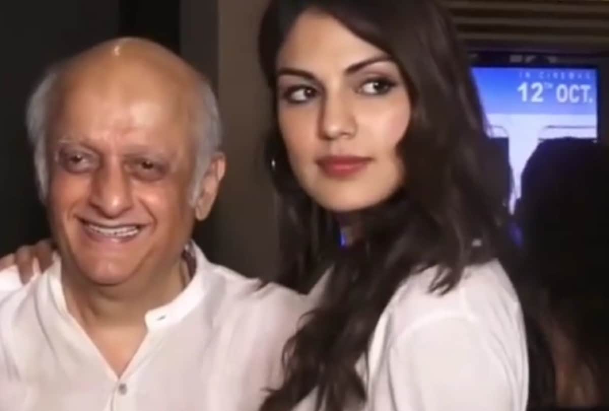 Rhea Chakraborty Hugging With Mukesh Bhatt old video goes viral