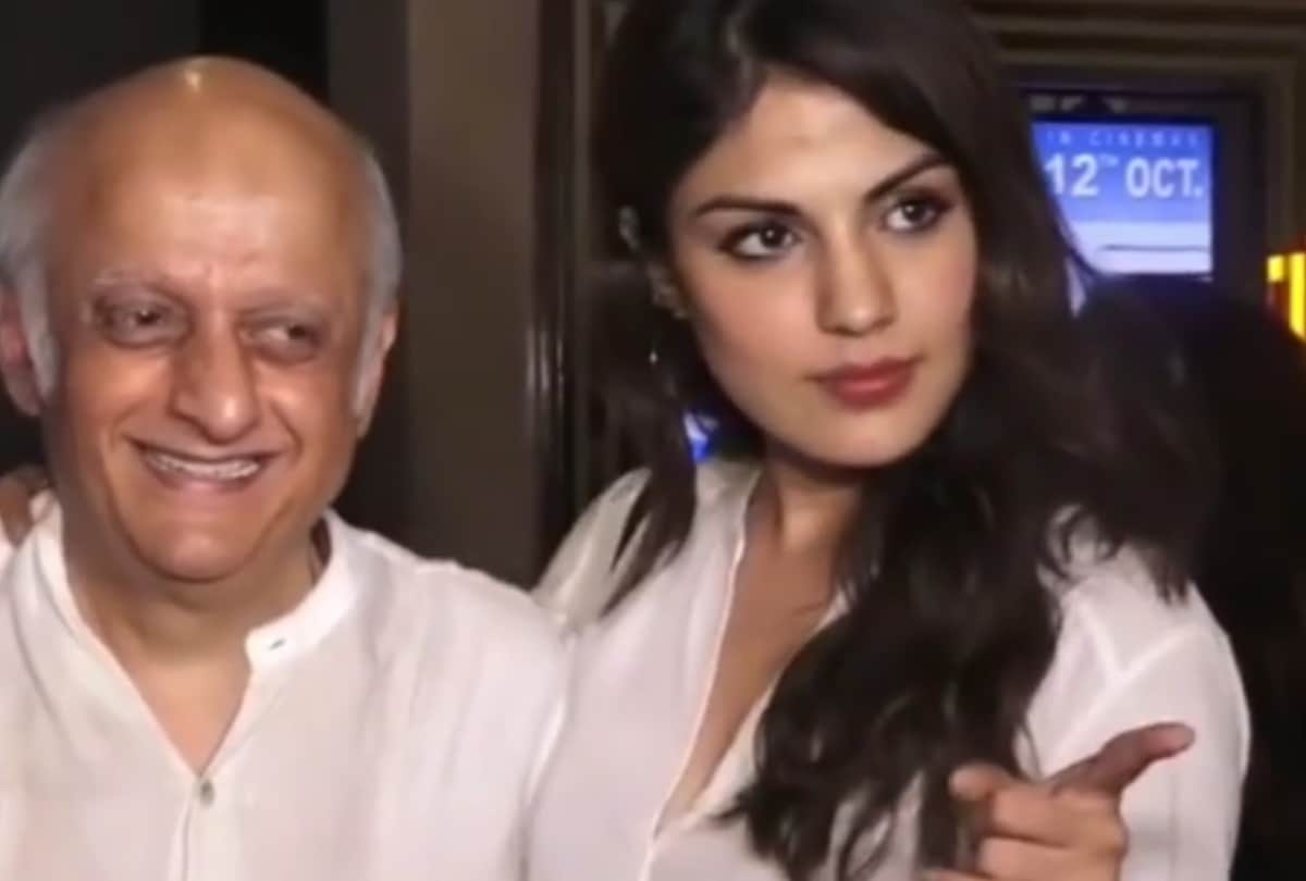 Rhea Chakraborty Hugging With Mukesh Bhatt old video goes viral