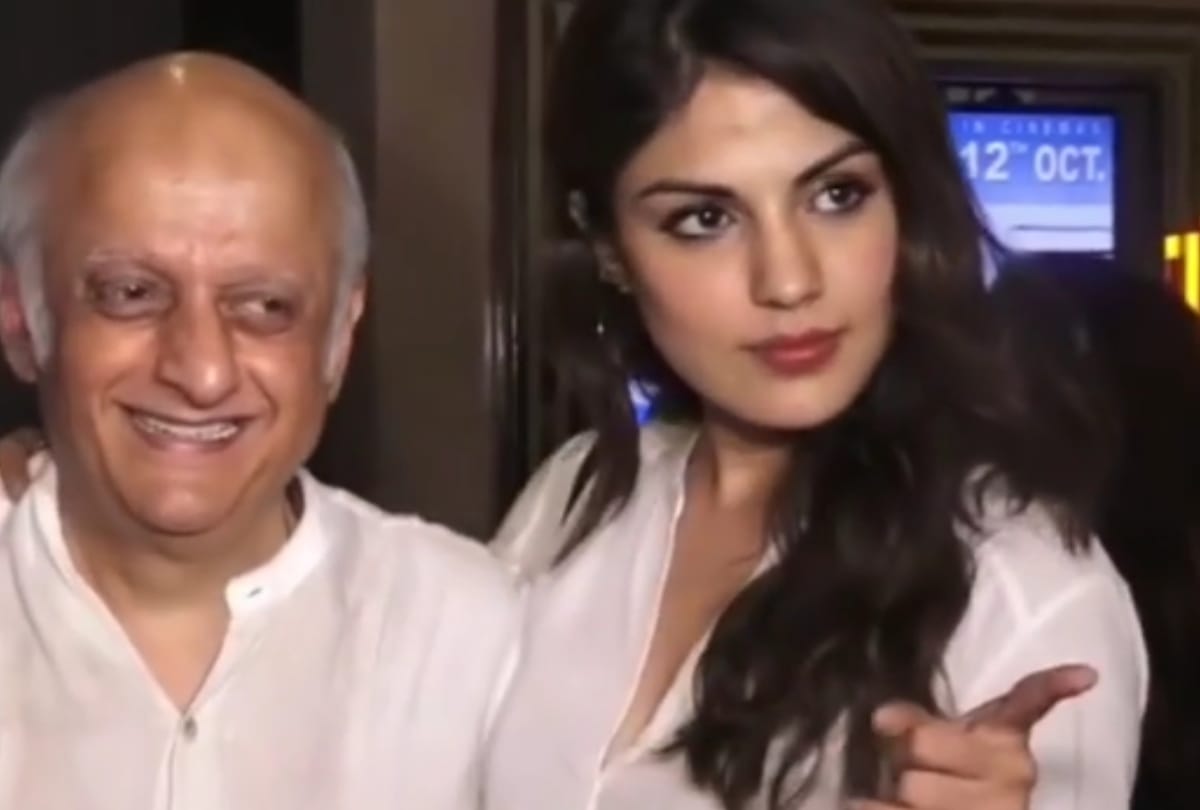 Rhea Chakraborty Hugging With Mukesh Bhatt old video goes viral