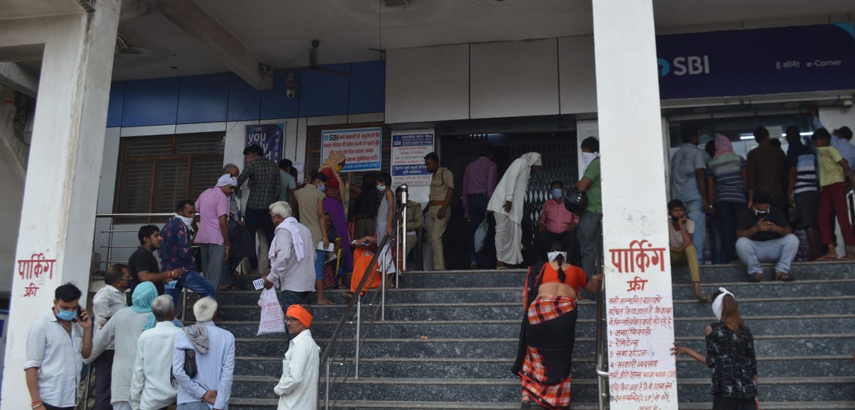 Hathras: Government offices open after three days, crowds gathered for work