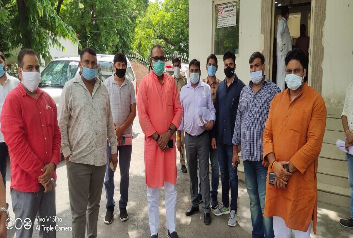 Bjp Mp Reach Girl's House Give Gas Stove Ration Card