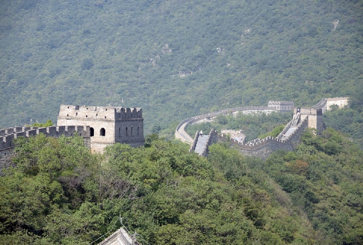 know interesting facts about china wall known as world largest cemetery