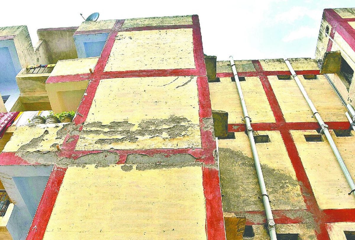 houses of the urban poor families are in poor condition