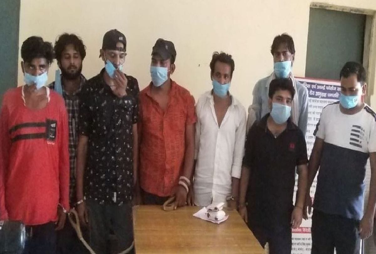 Etah Police Raid On Gambling Information Fire On Team