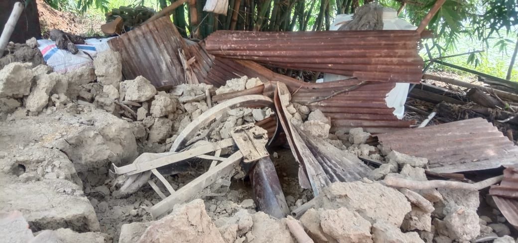 The demolished raw house narrowly escapes