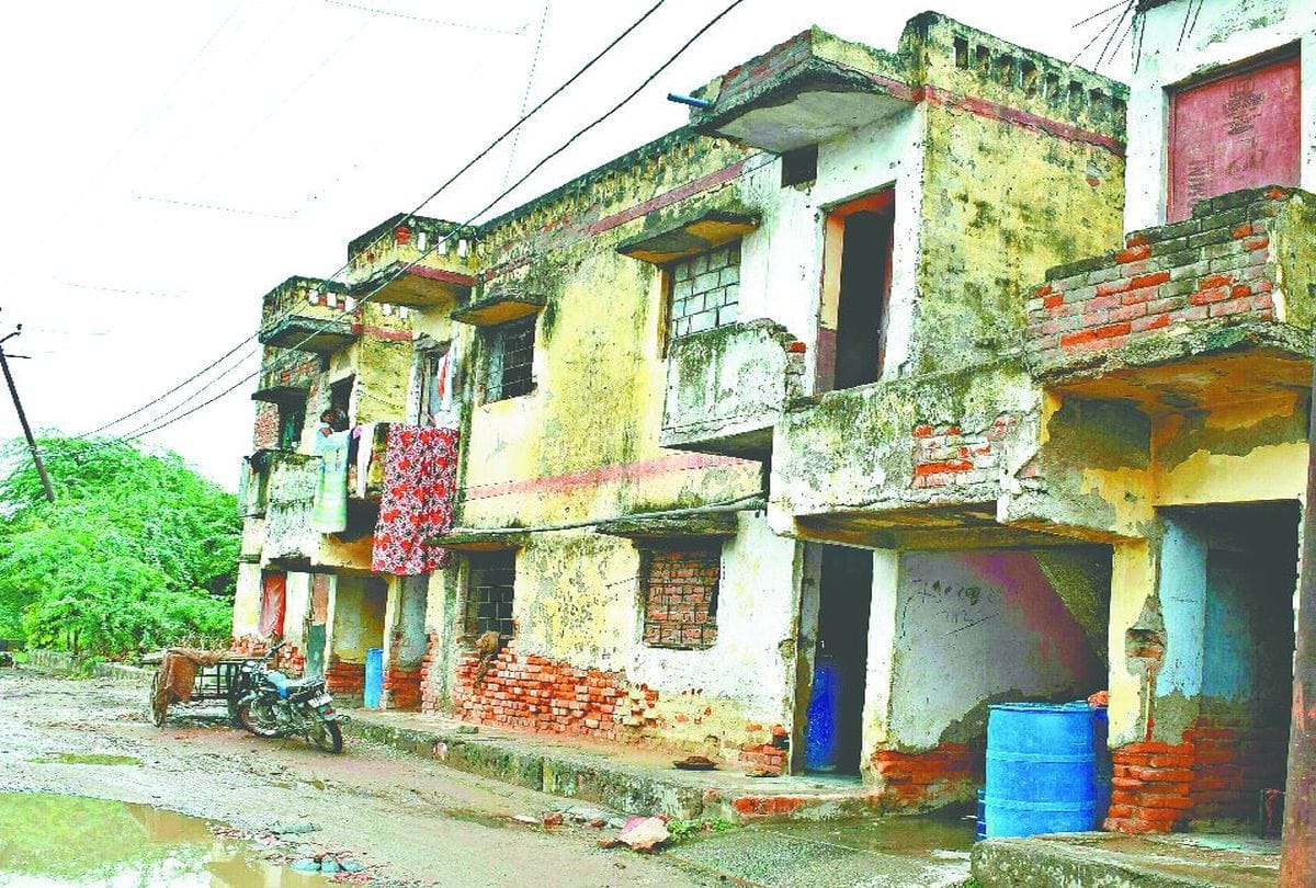 houses of the urban poor families are in poor condition