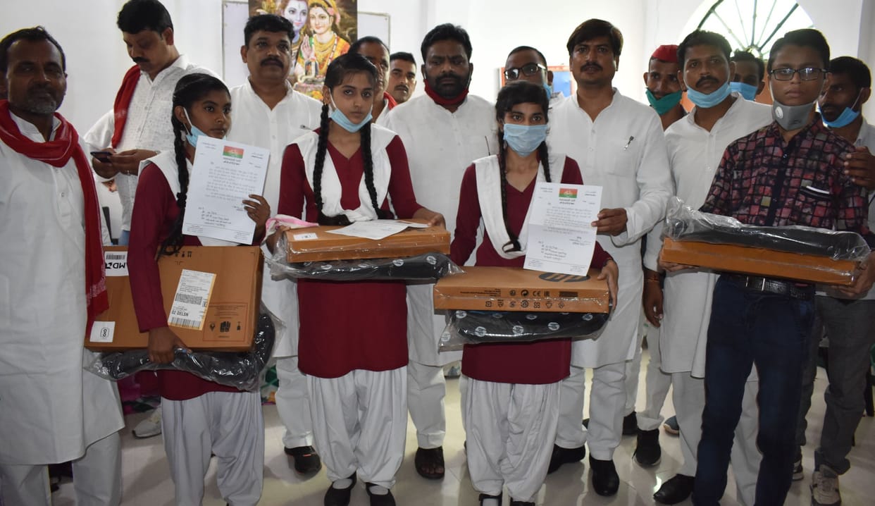 laptop distributed to children in fatehpur