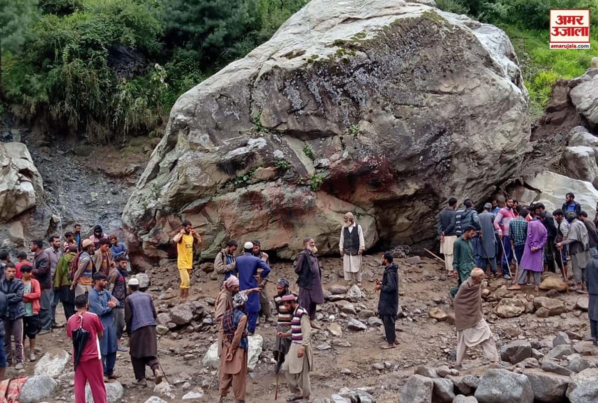 landslide in Reasi jammu and kashmir, three persons buried under landslide