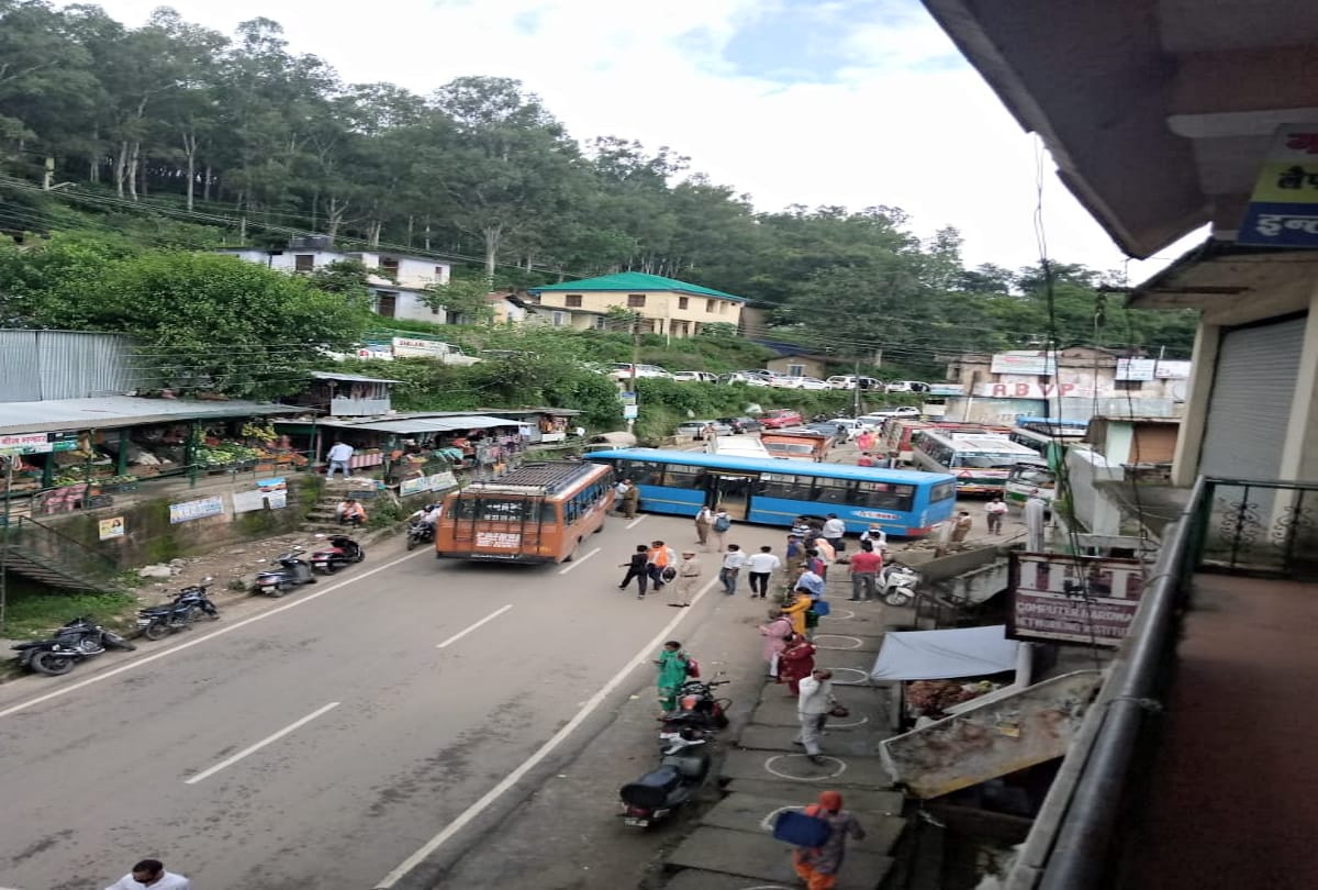 HRTC bus broke down on road, highway remain closed for one hour