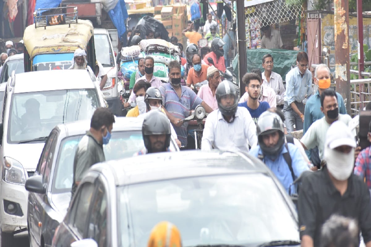 UP News: Social distancing is not being followed in markets and hotels, restaurants at Meerut
