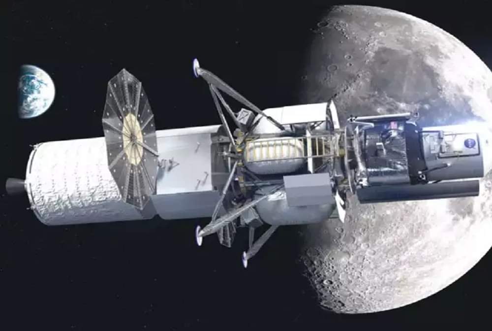 scientists discover strange crack expanding on moon surface