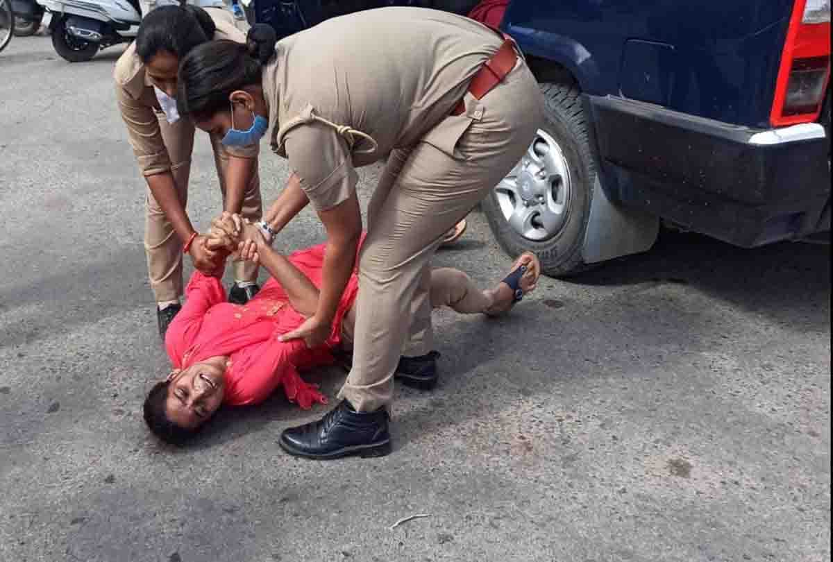 After 65 days, the body of the brother was not found, then Sanjeet's sister sat on a dharna
