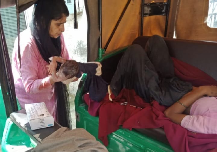 Woman gives birth to a child in auto, Punjab's Mohali