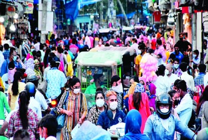 social distancing norms not maintained in delhi weekly markets  