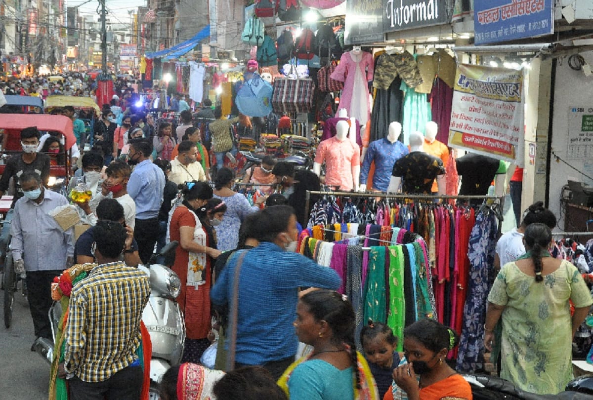 social distancing norms not maintained in delhi weekly markets  