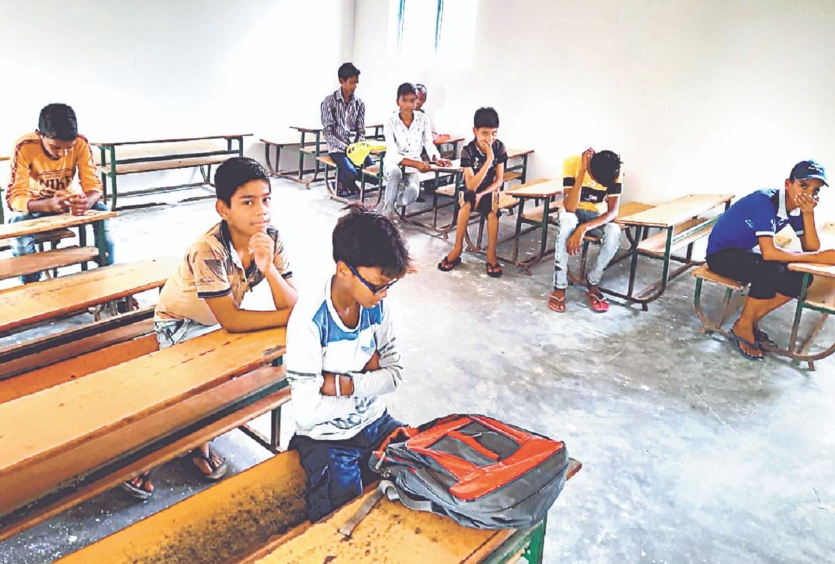 Children found studying without masks in a private school of Amethi