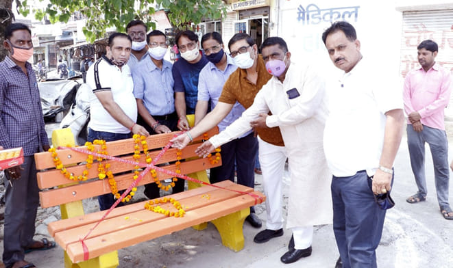 Start of placing benches in public places