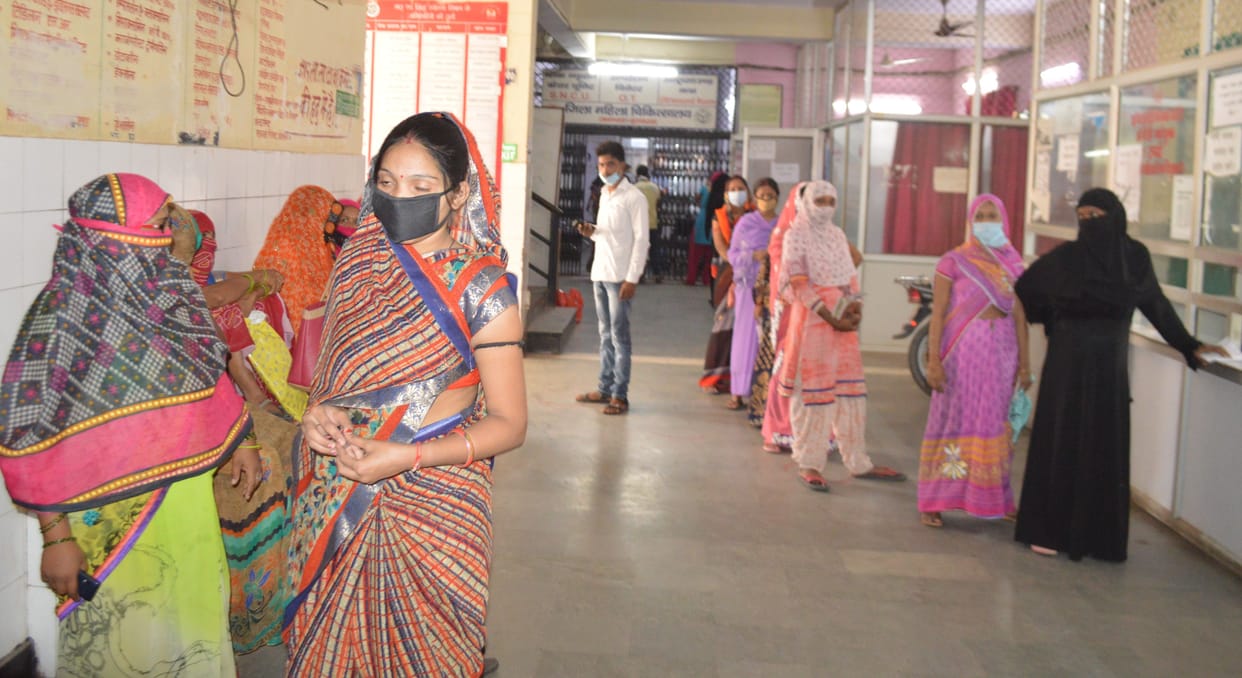 Hathras: OPD of District Women's Hospital stalled due to lack of doctors