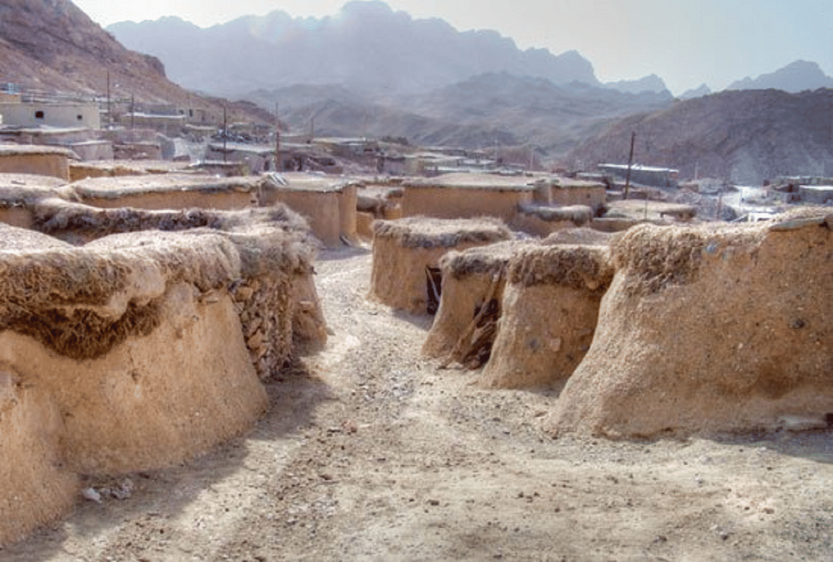 world most weird village makhunik in iran where all the people were dwarfs