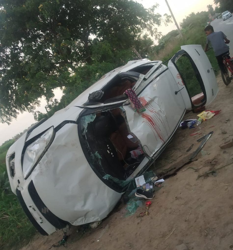 Car rammed into a pillar uncontrolled, young man died