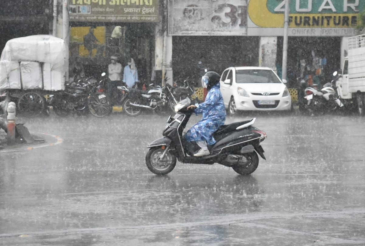 water logging in gorakhpur after heavy rain due to yaas effect