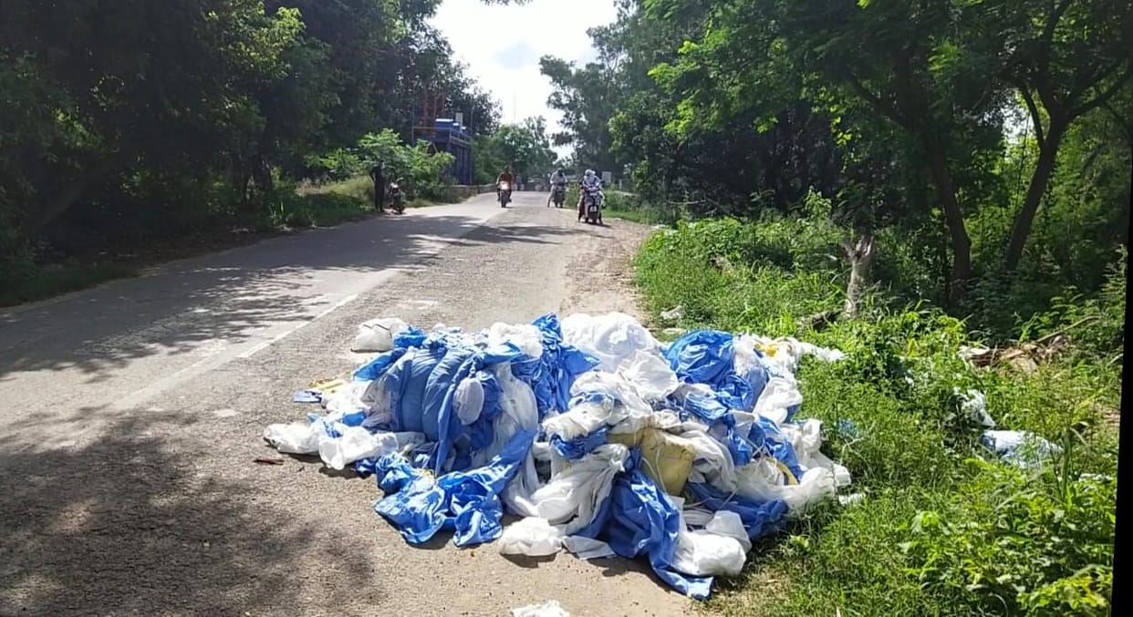 Use PPE kits thrown at the canal