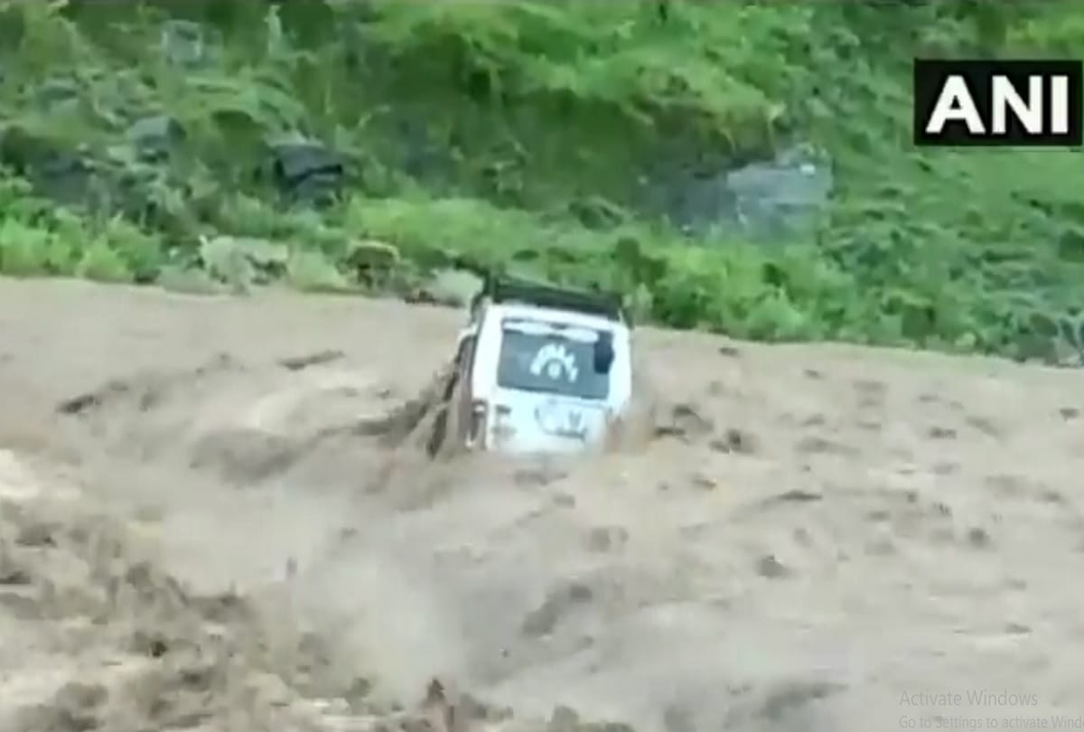 Heavy rainfall in jammu kashmir leads to losses many districts faces flood like situation