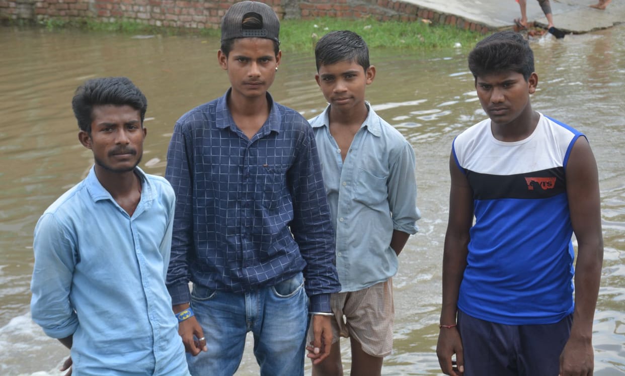 youngster made temprorty wooden bridge for public to cross flood water in moradabad village