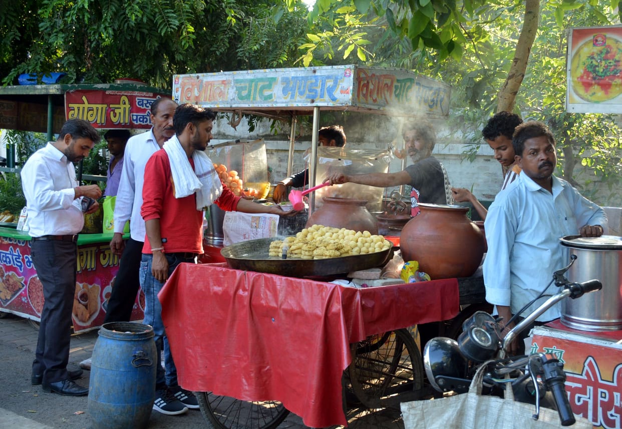 Aligarh: Risk of spreading infection from food shops