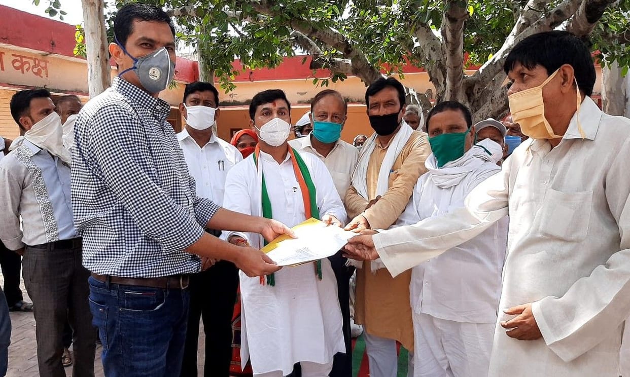 congress leader protesting for farmer issue