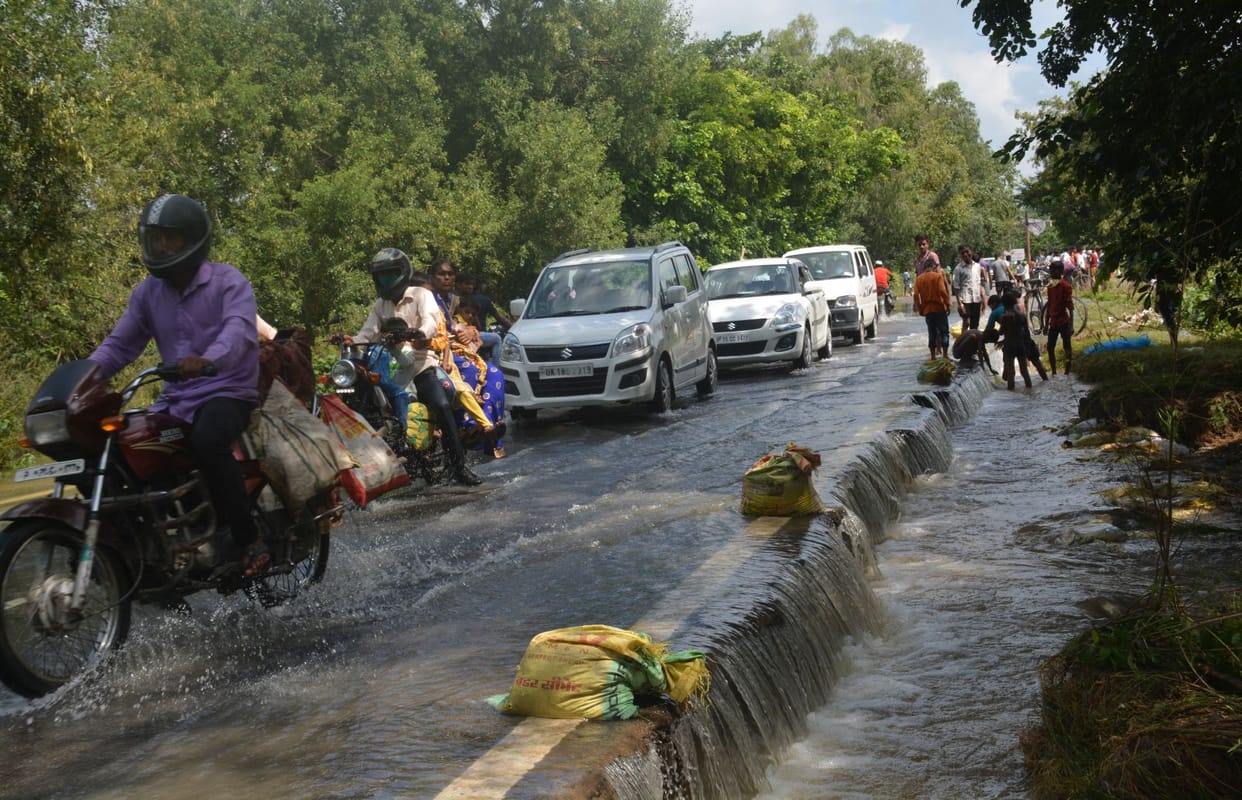 road distroyed by flood water of ramganga in moradabad