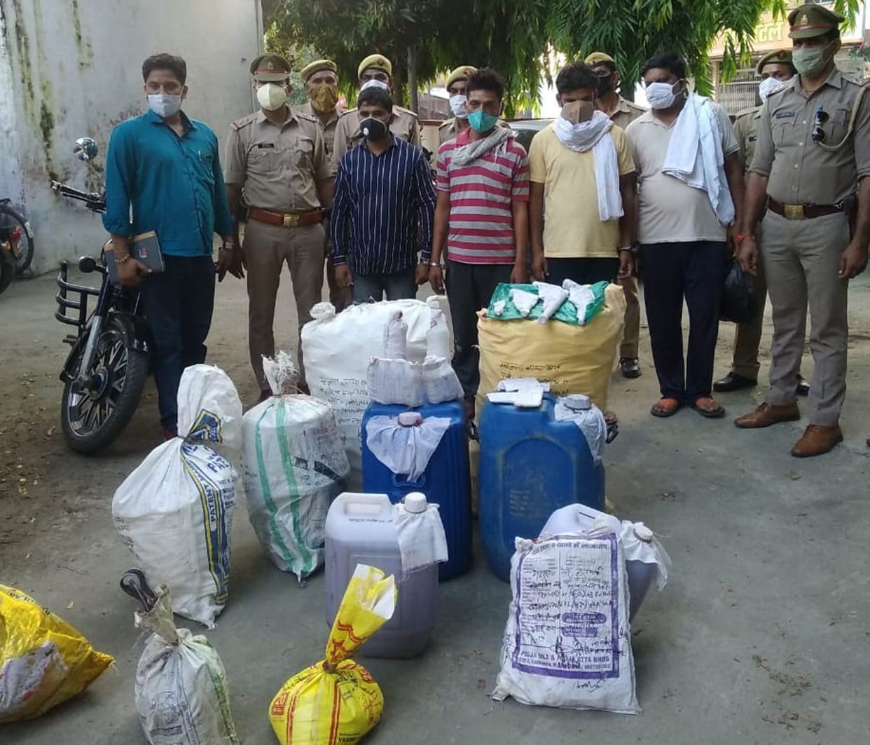 Muzaffarnagar: Fake Liquor Factory in Indra Colony