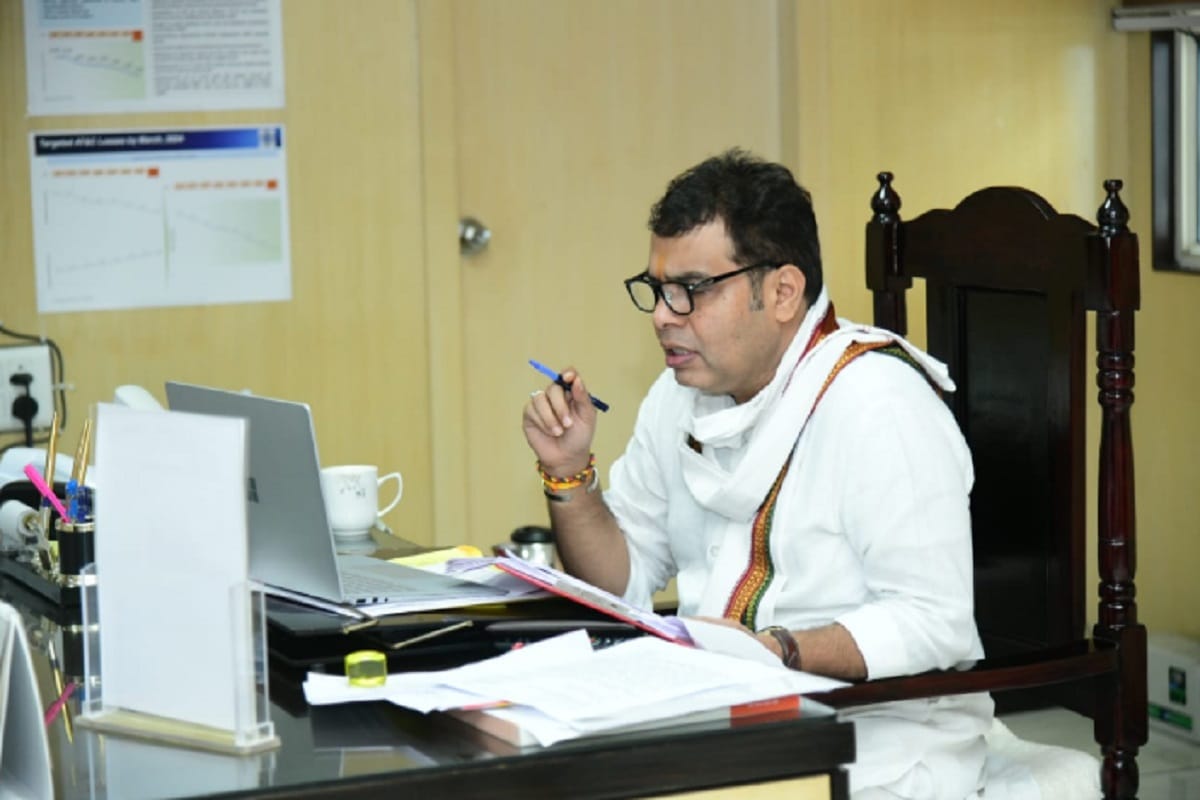 Make FIR on agencies doing wrong billing: Energy Minister Shrikant Sharma