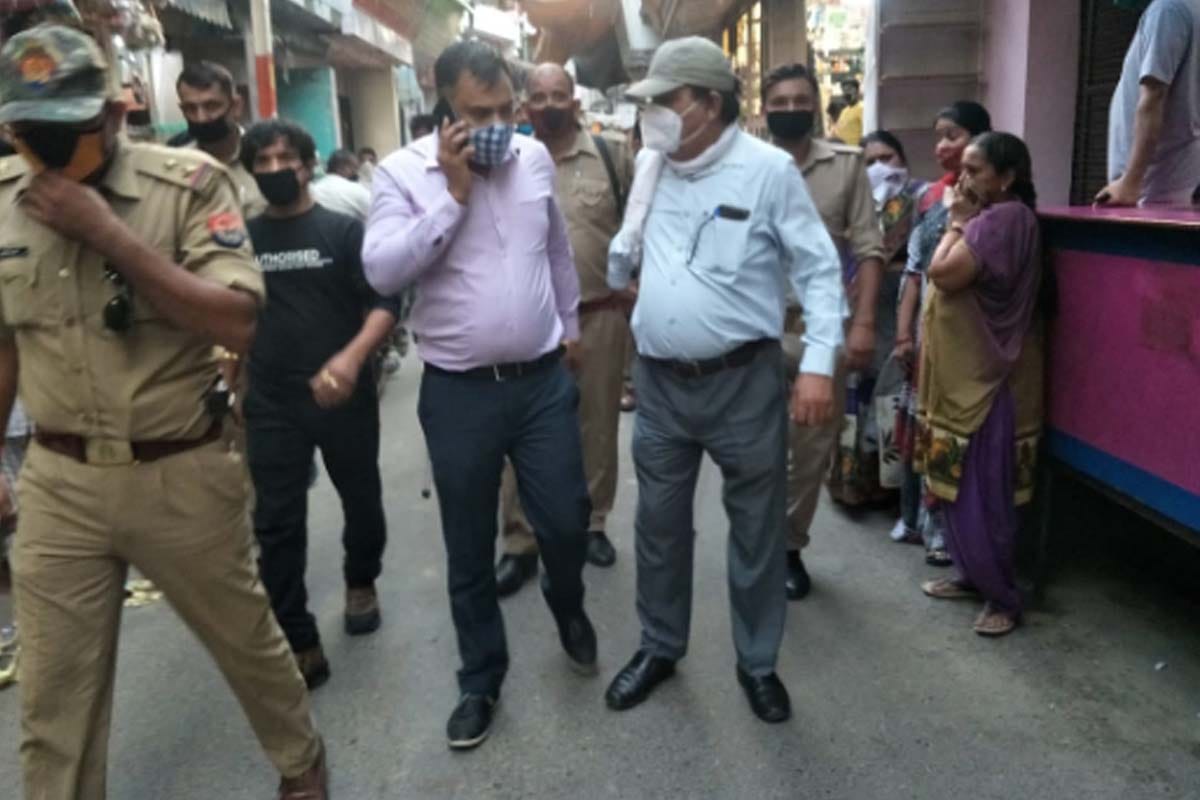 Wildlife trafficking: Tiger nails and remains of other organisms recovered from Ayurveda clinic in shamli UP