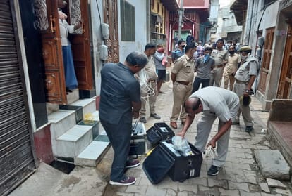 लावारिस सूटकेस के होने से बम निरोधक दस्ता ने की जांच