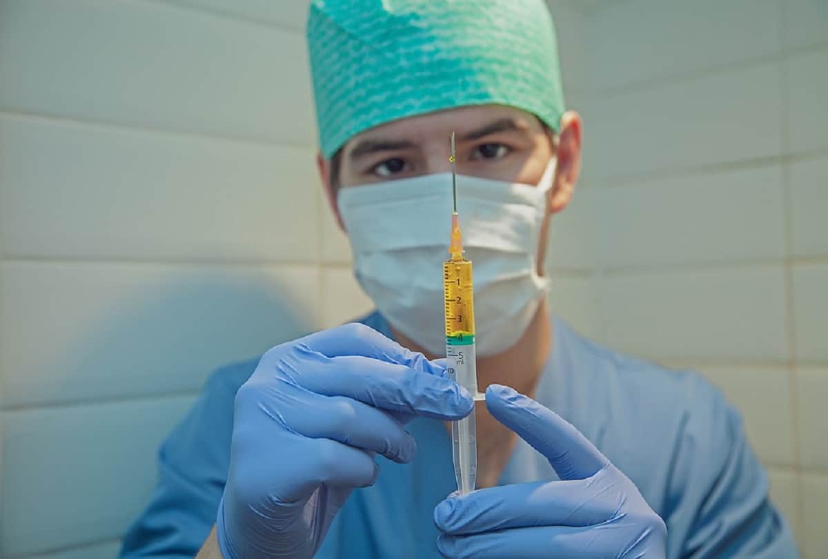 Coronavirus Vaccine updates in hindi Oxford AstraZeneca Covid 19 vaccine study paused after one illness Coronavirus vaccine making and trial process