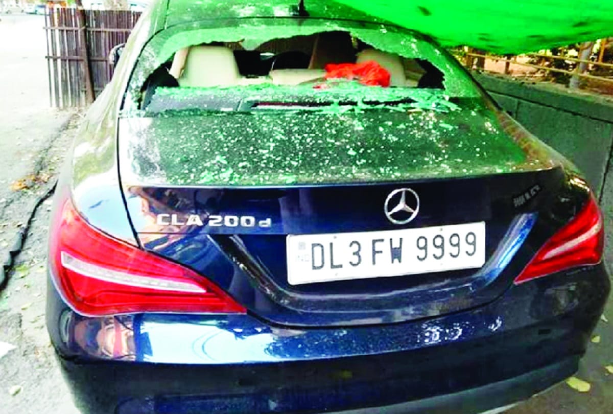 son of ex councillor creates panic, damaged the car