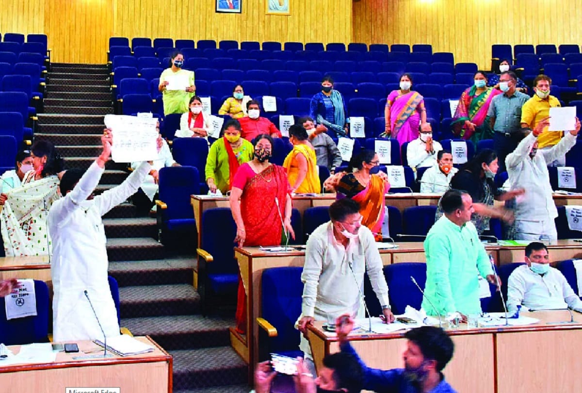 Uproar in Eastern Delhi Corporation due on cleanliness survey