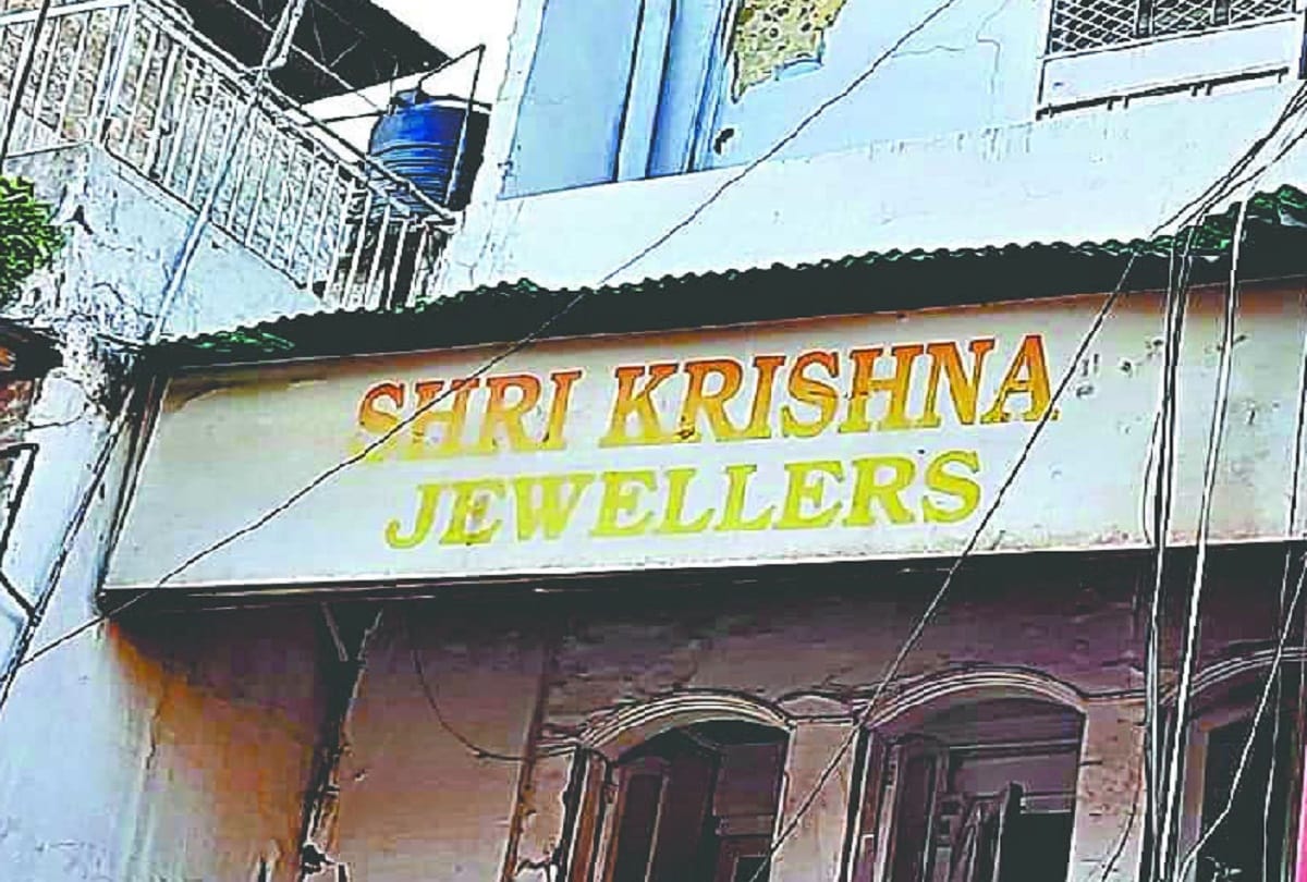 Financier's bouncer used to threaten brothers daily 