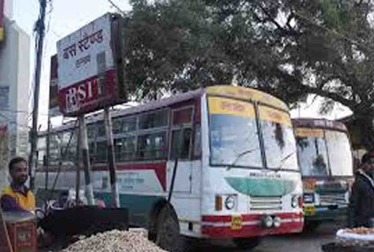 Lovers beaten up at bus stop in unnao