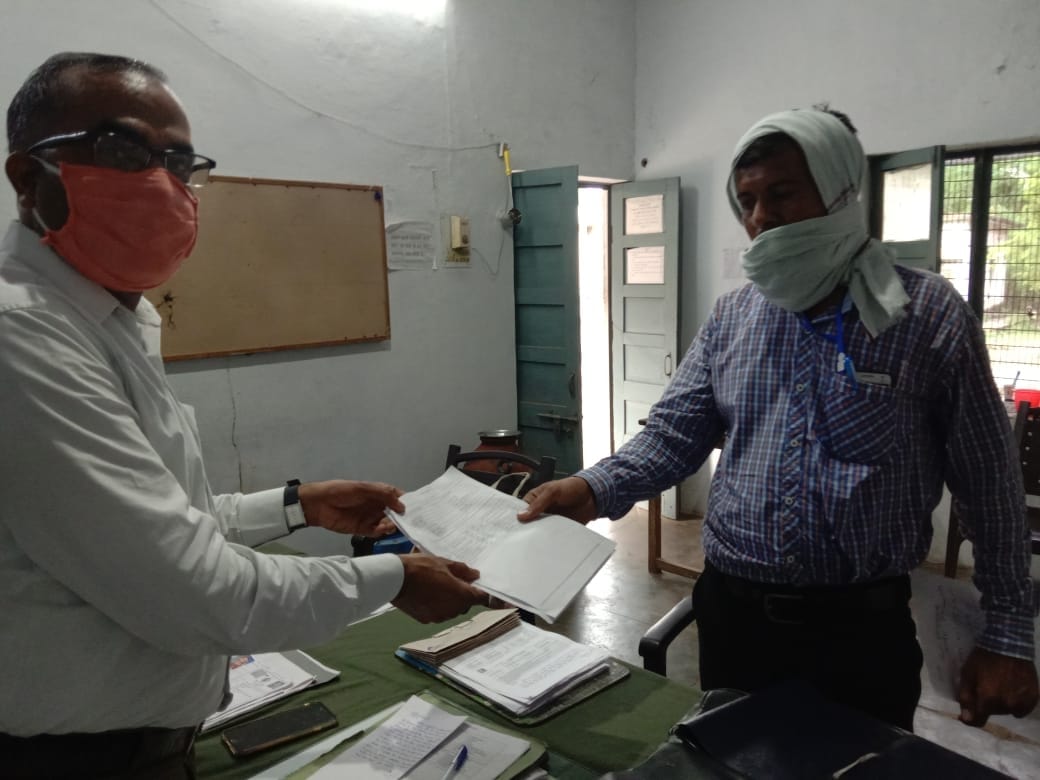 Petrol pump and field owner take ration card