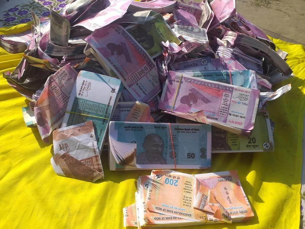 5.53 lakh Churan notes given in farewell to priests, woman arrested
